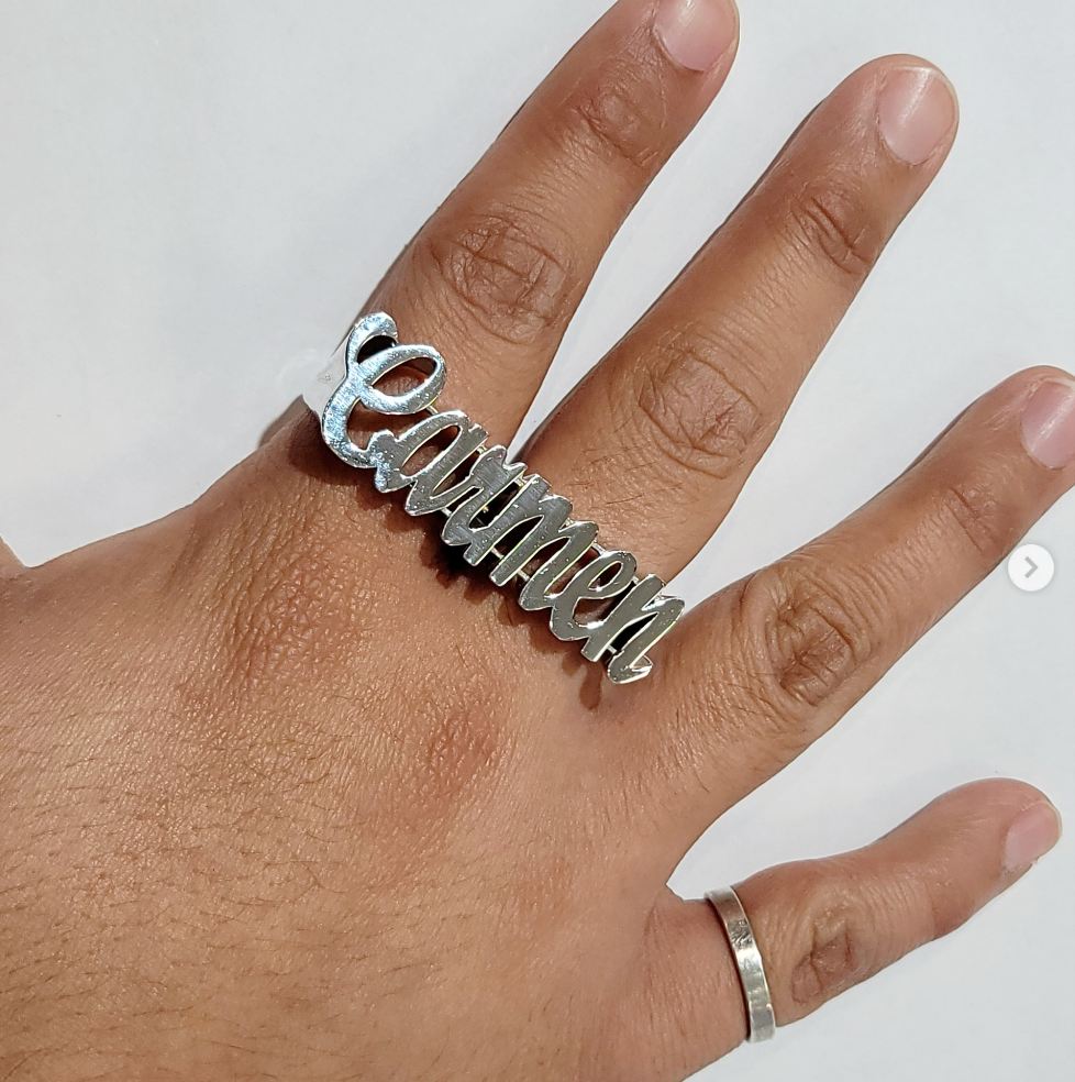 Anillo con nombre por Plata Reyes