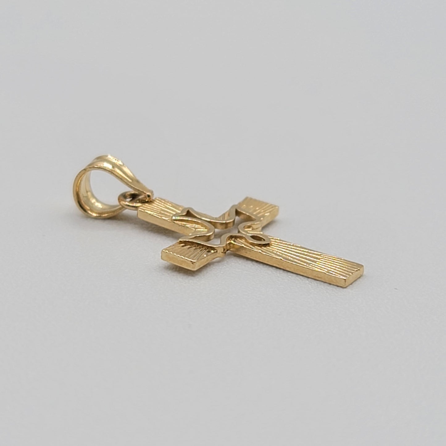 Dije Charm Oro 14k Cruz con Espiritu Santo 109