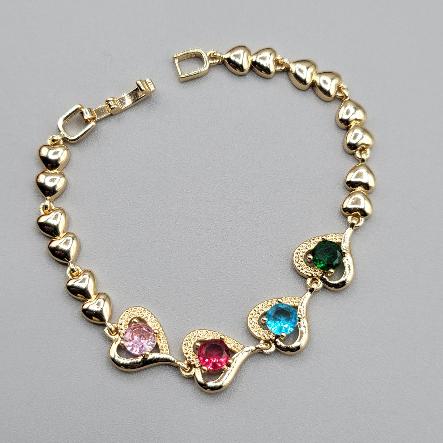 BRAZALETE DE CORAZONES MULTICOLOR HEARTS CZ GOLD PLATED BRACELET 7.25"